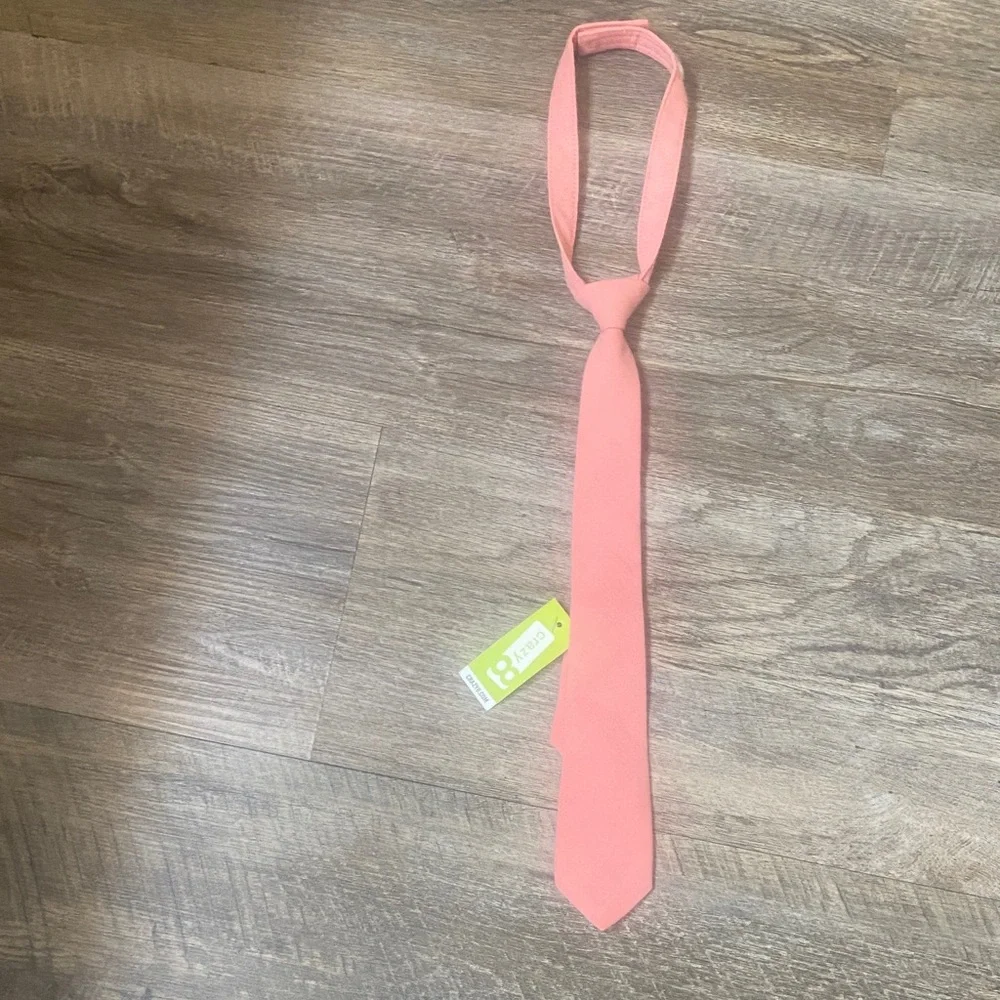 NWT CRAZY8 Velcro neckTie